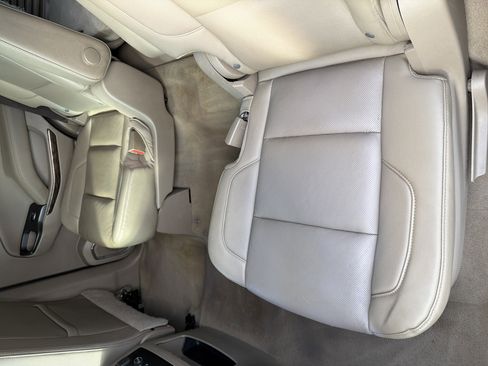 Used 2019 GMC Yukon SLT w/ HD Trailering Package image 25