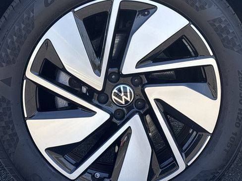 Used 2025 Volkswagen Atlas SE AWD/4WD image 14