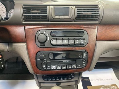 Used 2006 Chrysler Sebring Limited w/ Luxury Group FWD image 29