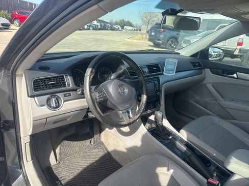 Used 2015 Volkswagen Passat 1.8T Limited Edition image 16