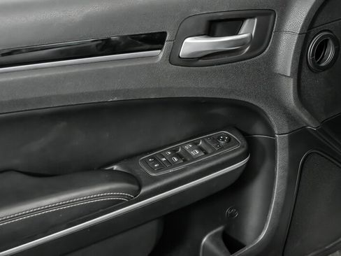 Used 2020 Chrysler 300 S image 17