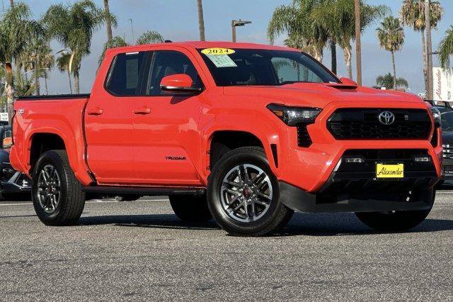 Used 2024 Toyota Tacoma TRD Sport w/ TRD Sport Upgrade Package AWD/4WD image 2