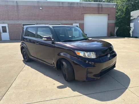 Used 2012 Scion xB FWD image 3