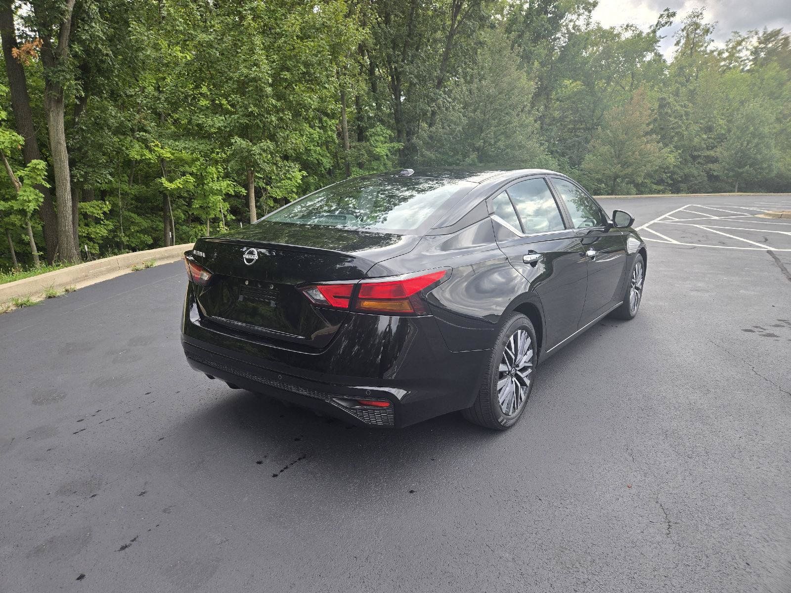 Used 2025 Nissan Altima 2.5 SV FWD image 3