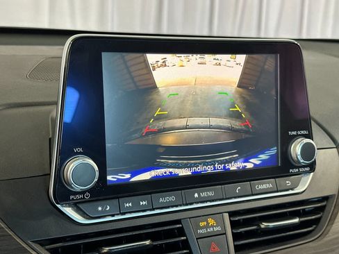 Used 2025 Nissan Altima 2.5 SV FWD image 19