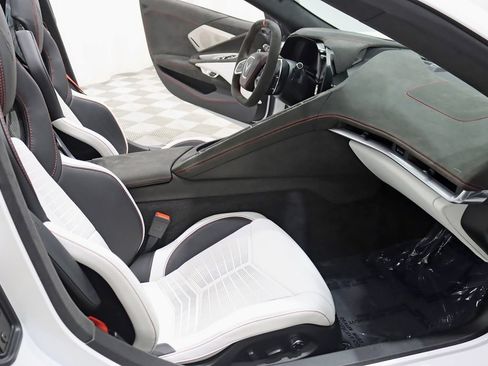 Used 2023 Chevrolet Corvette Stingray Premium Conv w/ Z51 Performance Package RWD image 32