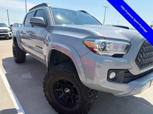 Used 2019 Toyota Tacoma TRD Sport w/ TRD Premium Sport Package RWD image 4
