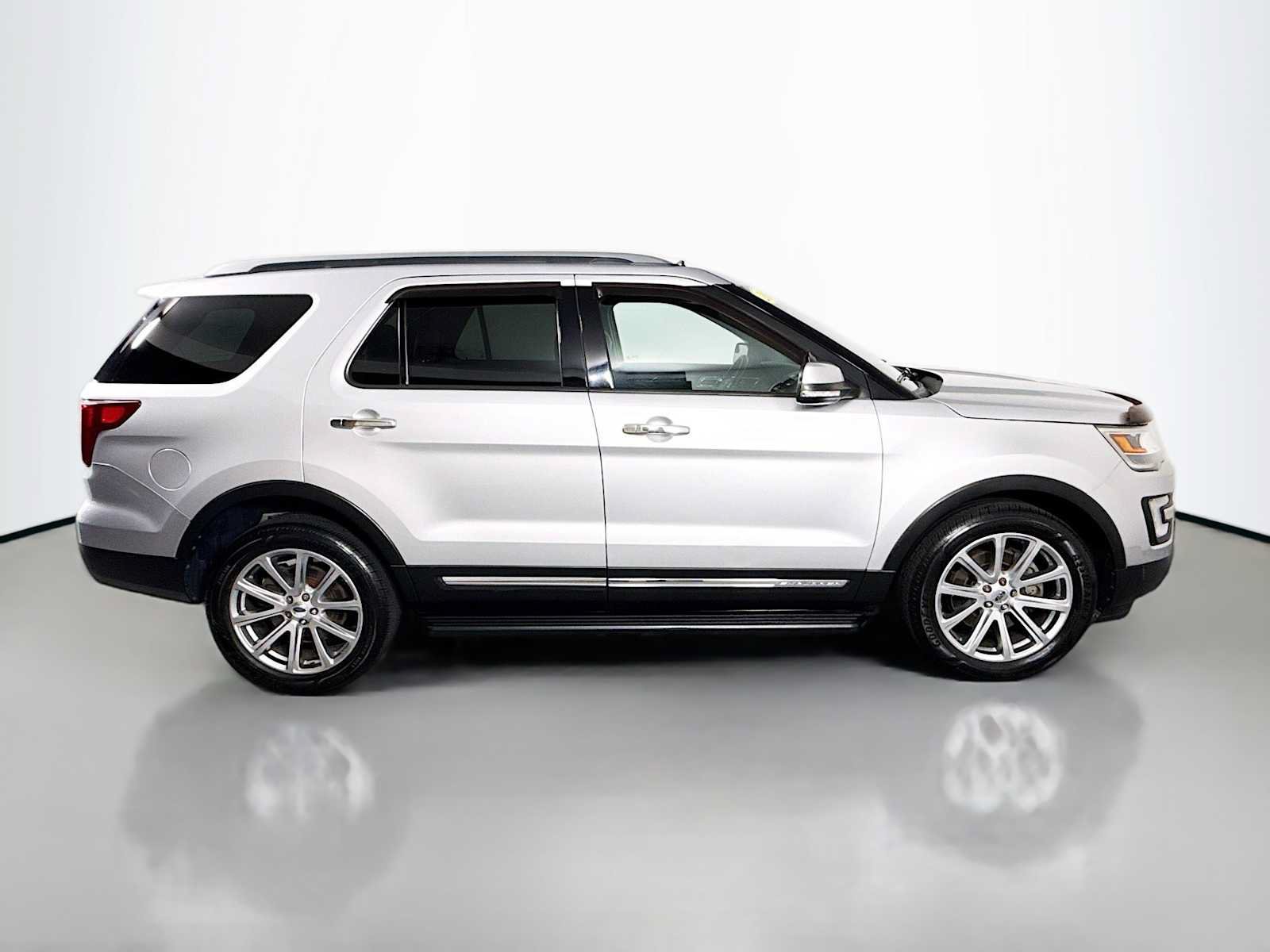 Used 2017 Ford Explorer Limited AWD/4WD image 8