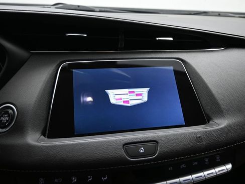 Used 2019 Cadillac XT4 Luxury w/ Cold Weather Package FWD image 11
