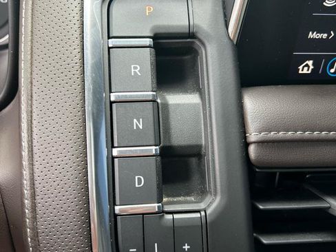 Used 2021 GMC Yukon SLT w/ SLT Luxury Plus Package AWD/4WD image 28