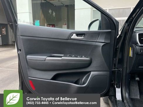 Used 2020 Kia Sportage LX image 24