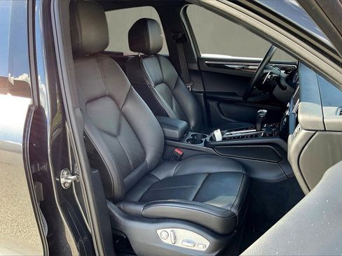 Used 2022 Porsche Macan Base image 29