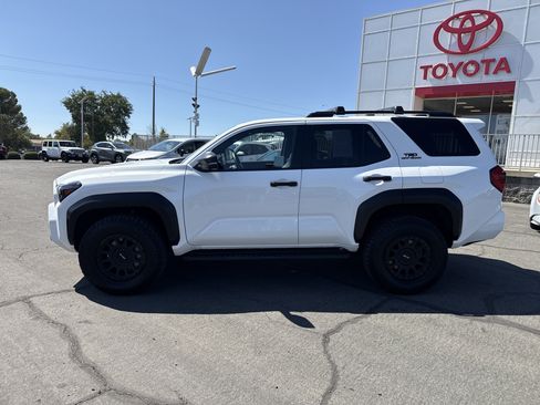 Used 2025 Toyota 4Runner TRD Off-Road Premium w/ Tow Technology Package AWD/4WD image 2