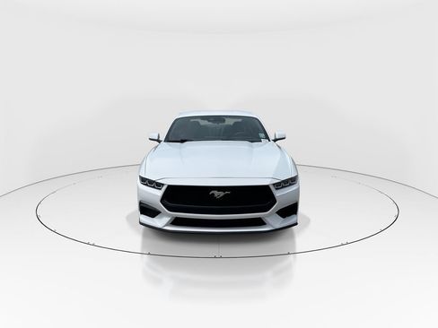 Used 2024 Ford Mustang Coupe RWD image 3