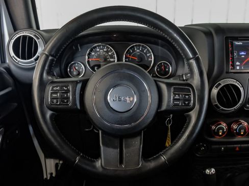 Used 2016 Jeep Wrangler Unlimited Sahara w/ Connectivity Group AWD/4WD image 15
