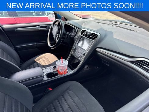Used 2019 Ford Fusion SE FWD image 11