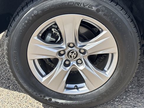 Used 2023 Toyota RAV4 XLE AWD/4WD image 8