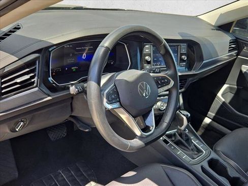 Used 2024 Volkswagen Jetta SE FWD image 10
