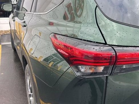 Used 2023 Toyota Highlander XLE image 7