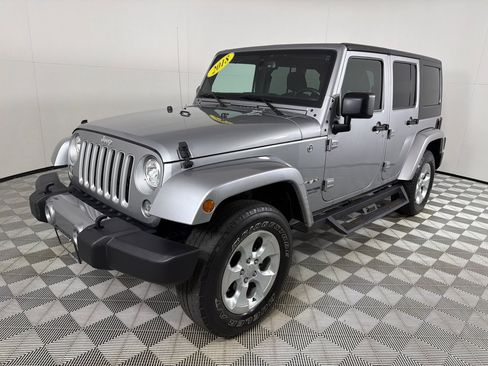 Used 2018 Jeep Wrangler Unlimited Sahara w/ Connectivity Group AWD/4WD image 9