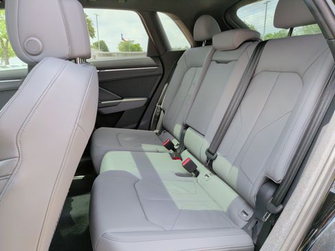 Used 2023 Audi Q3 2.0T Premium Plus w/ Premium Plus Package AWD/4WD image 30