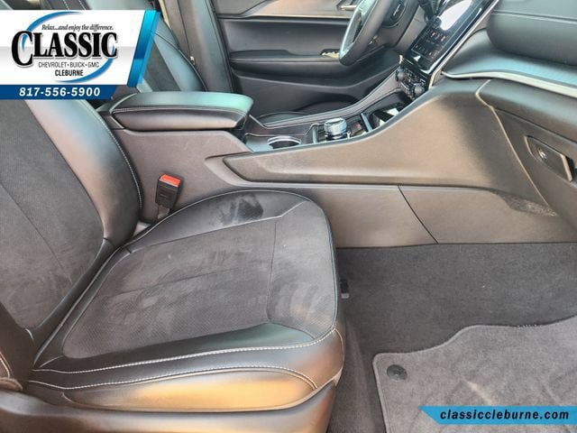 Used 2025 Jeep Grand Cherokee Altitude RWD image 15