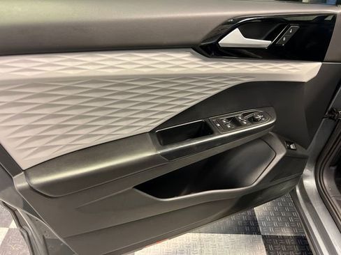 Used 2023 Volkswagen Atlas SE w/ Panoramic Sunroof Package image 7