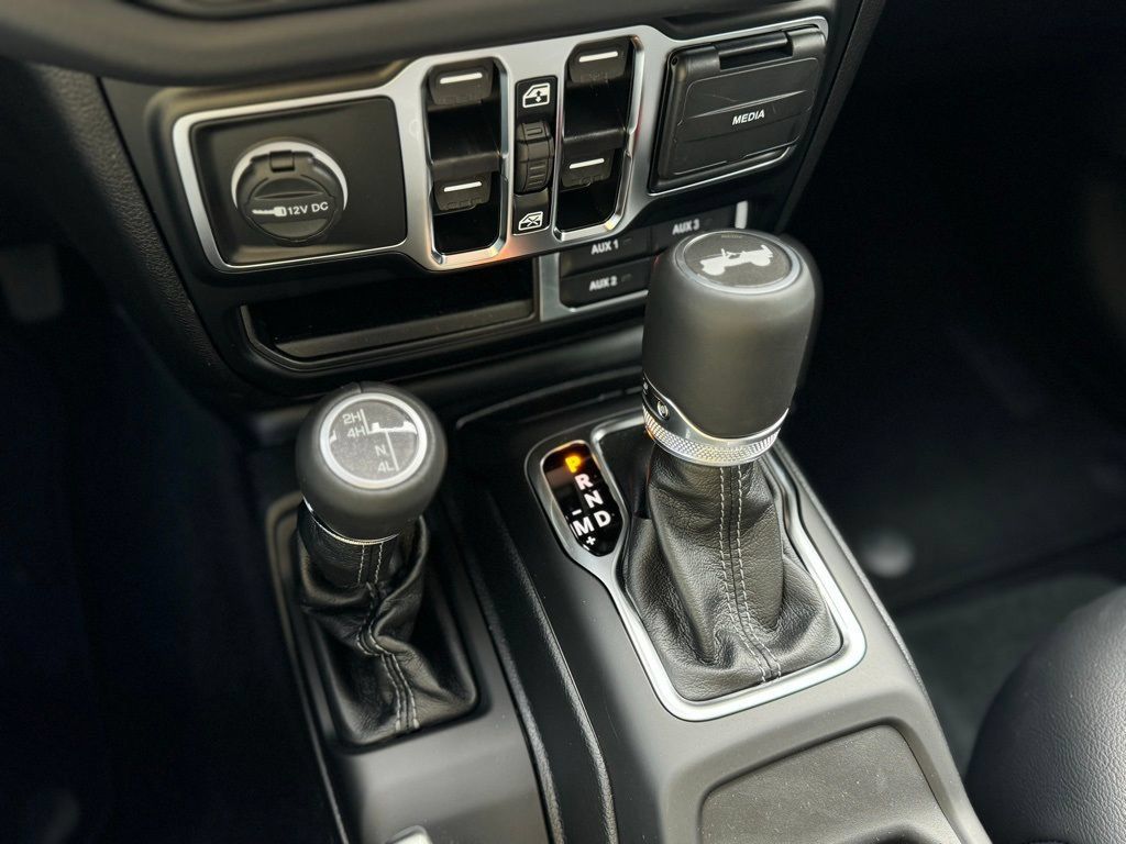 New 2024 Jeep Wrangler Unlimited Sahara w/ Technology Group AWD/4WD image 20