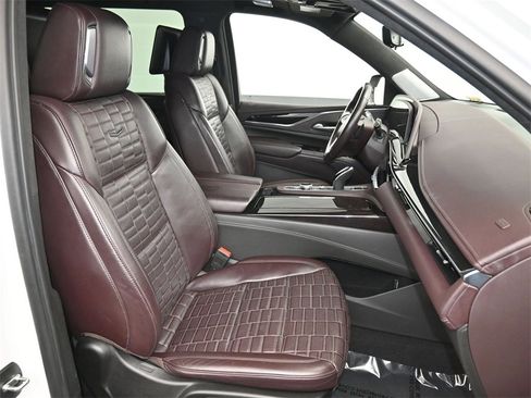 Used 2023 Cadillac Escalade ESV Sport Platinum w/ LPO, ONYX Package image 18
