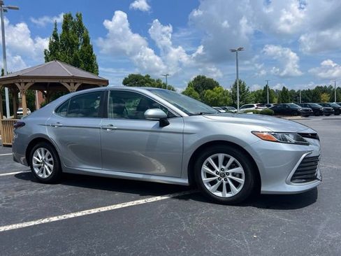 Used 2022 Toyota Camry LE w/ Convenience Package FWD image 4