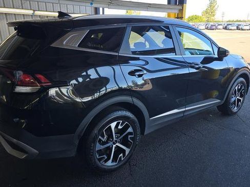 Used 2023 Kia Sportage EX image 3