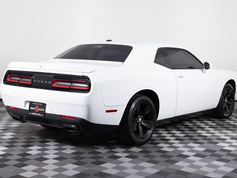 Used 2018 Dodge Challenger SXT RWD image 7
