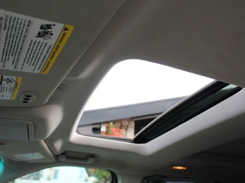 Used 2016 Ford Explorer Platinum image 31