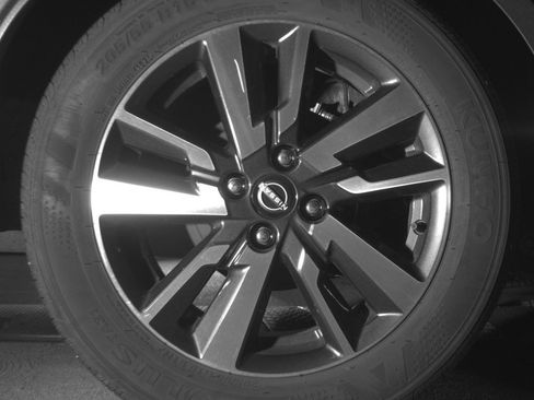 Used 2025 Nissan Versa SV image 15