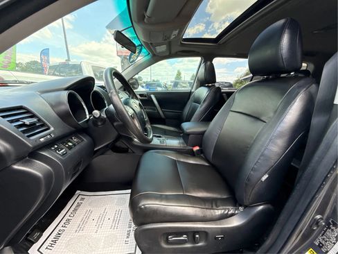 Used 2010 Toyota Highlander SE FWD image 9