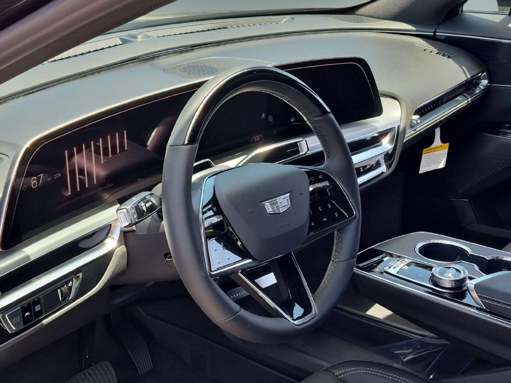 Used 2026 Cadillac Lyriq Luxury AWD/4WD image 9