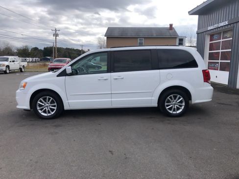 Used 2014 Dodge Grand Caravan SXT w/ UConnect Hands-Free Group FWD image 8