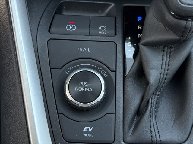 Used 2025 Toyota RAV4 LE AWD/4WD image 22