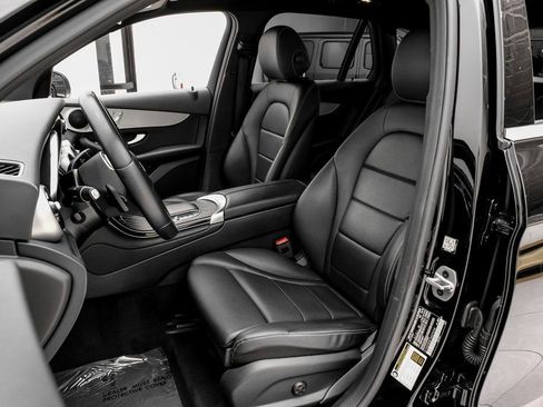 Used 2022 Mercedes-Benz GLC 300 image 27