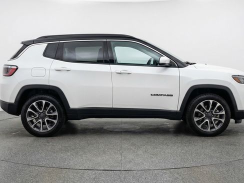 Used 2025 Jeep Compass Trailhawk image 11