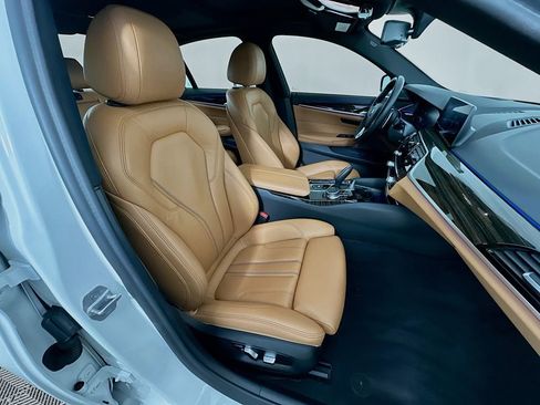 Used 2020 BMW 530i w/ Premium Package RWD image 29