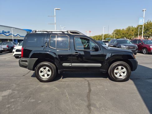 Used 2011 Nissan Xterra S AWD/4WD image 2