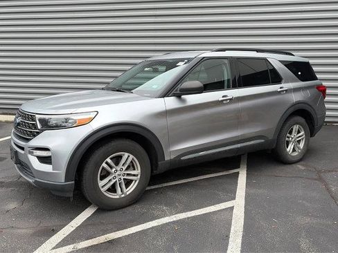 Certified 2021 Ford Explorer XLT w/ Equipment Group 202A AWD/4WD image 1