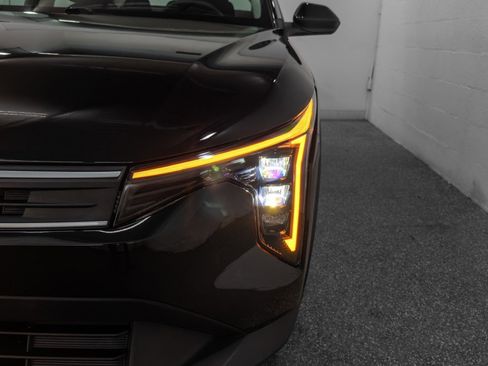 Used 2025 Kia K4 LX image 5