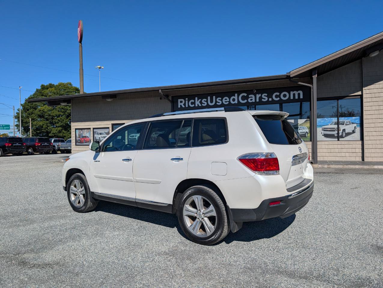 Used 2012 Toyota Highlander Limited w/ Tow Pkg AWD/4WD image 9