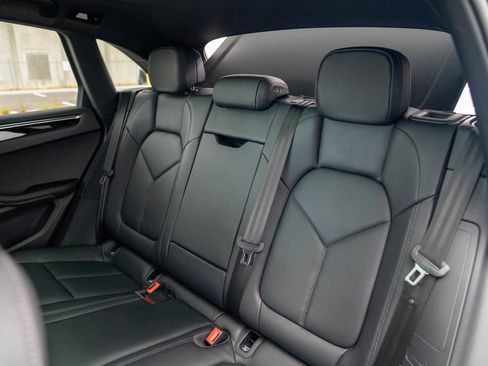 Certified 2025 Porsche Macan image 24