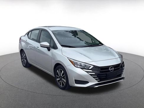 Used 2025 Nissan Versa SV FWD image 3