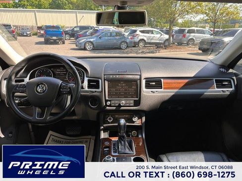 Used 2015 Volkswagen Touareg VR6 AWD/4WD image 18