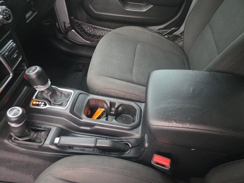 Used 2021 Jeep Wrangler Sport image 27