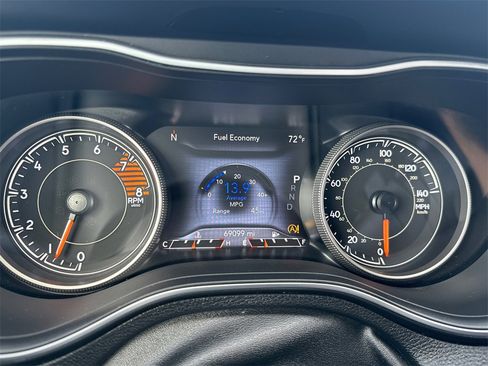 Used 2019 Jeep Cherokee Trailhawk image 32